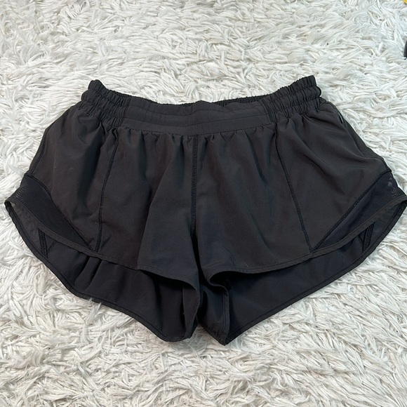 Lululemon Hotty Hot Short II *2.5" Black - Picture 1 of 6